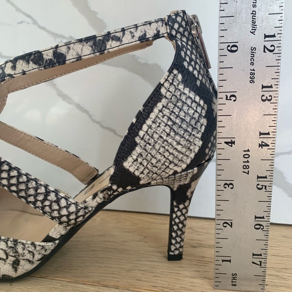 Unisa snake print pointed toe strappy stiletto with heels back zip size 9.5 - Picture 8 of 8